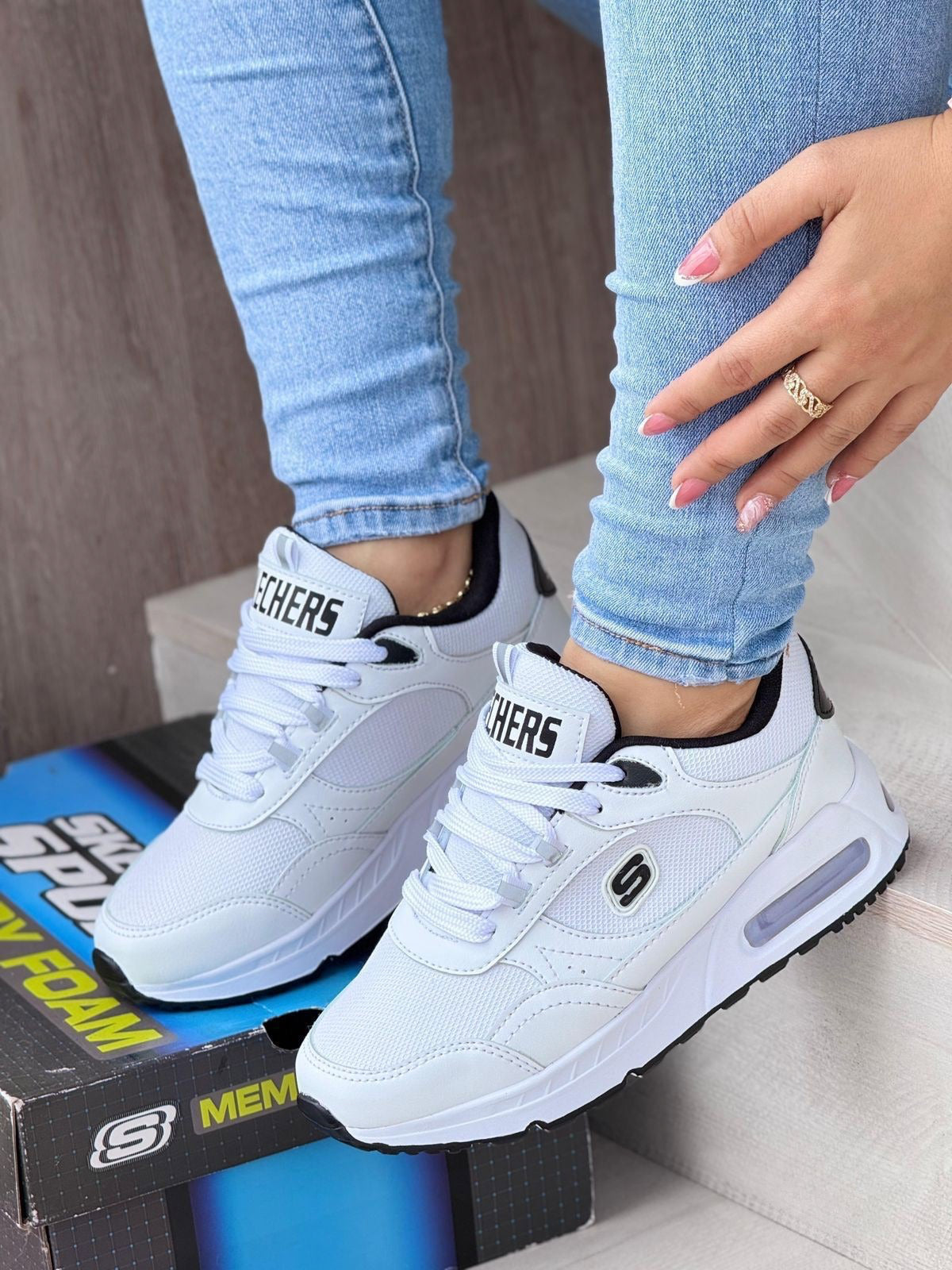 SKECHERS CAMARA DEPORTIVO - DESCUENTO